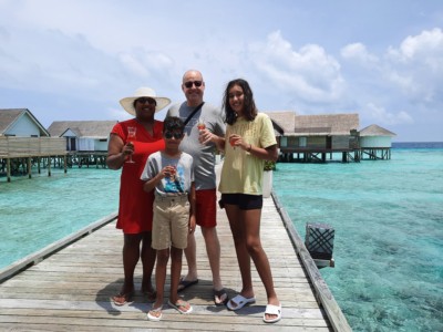 Subhadra en gezin op de Malediven